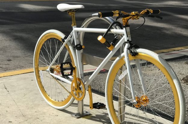 At the Los Angeles Auto Show, an Industry Ponders Its Digital Future